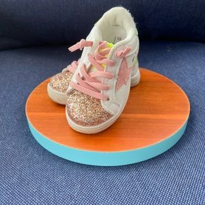 Toddler glitter star sneakers- boutique size 21 approx sz 6/7